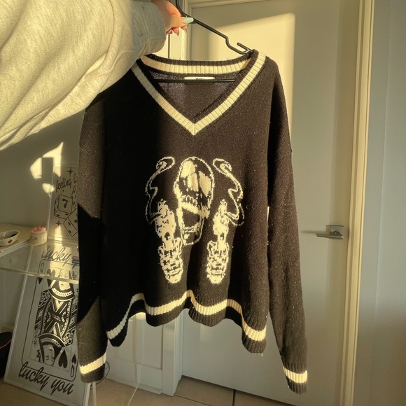 Limbo vneck graphic knit - Picture 2 of 3